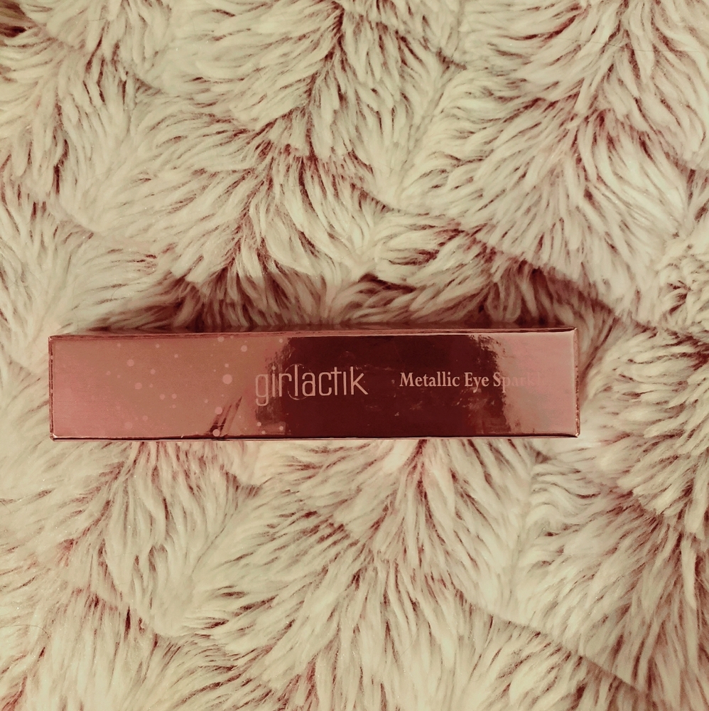 Girlactik metallic eye sparkle in cleopatra